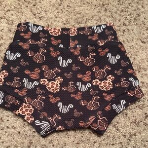 6-12 month bummies. Perfect for Disney!